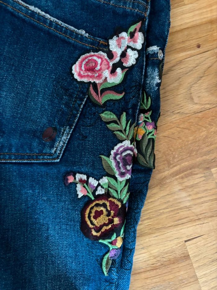 Jeans zara fleurie - photo numéro 3