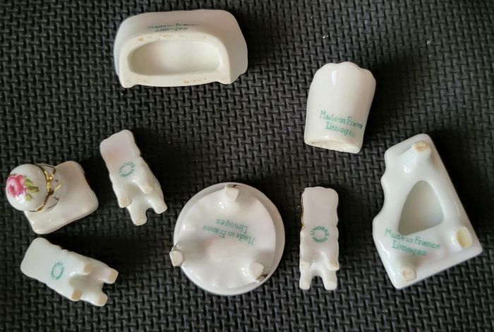 Lot de fèves vintage en verre + porcelaine en Lot ou à l'unité
Remise en main propre possible a Rueil-Malmaison (place besche) - photo numéro 7