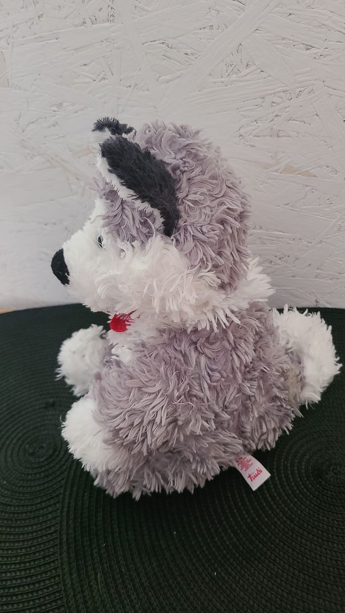 Peluche chien Husky TRUDI gris blanc poils longs collier rond rouge 28 cm - photo numéro 5