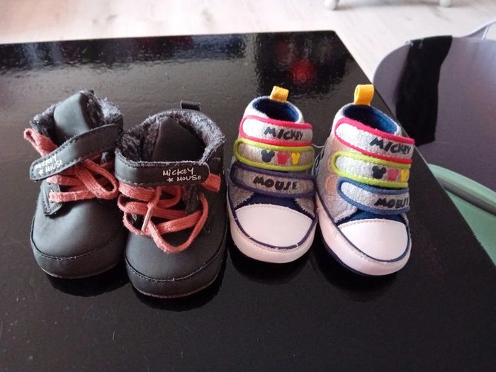 2 paire de chaussure taille 3/6mois