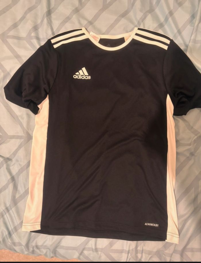 TEE shirt adidas