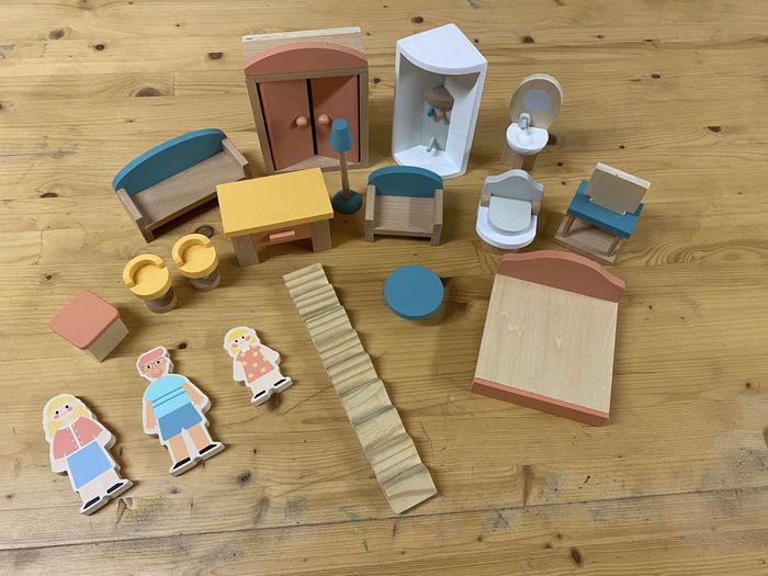 Maison de poupée en bois - photo numéro 2