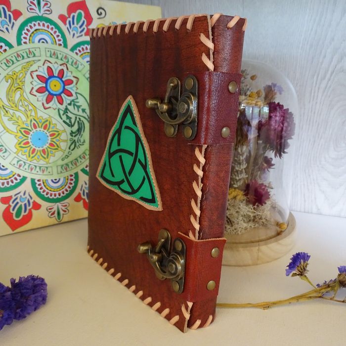 Grimoire cuir triquera vert - photo numéro 3