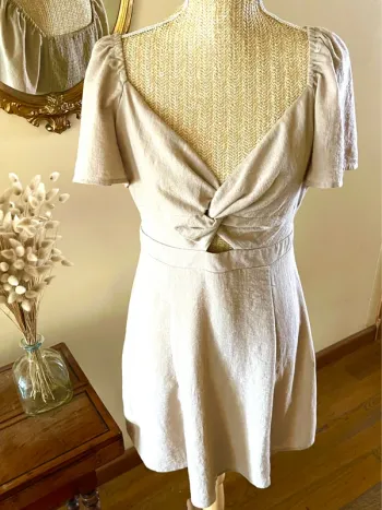 sublime Robe cache cache 40 ecru noeud devant manches courtes decollete V chic