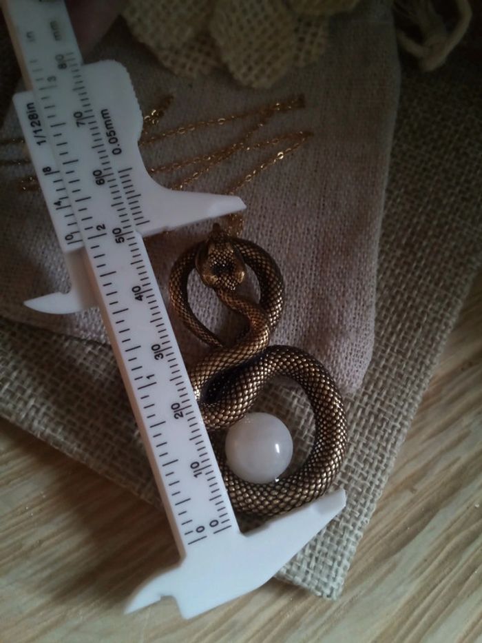 Collier sautoir pendentif serpent et sa pierre de lune - photo numéro 3