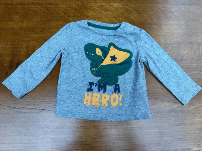 T-shirt manche longue gris et vert 9 mois