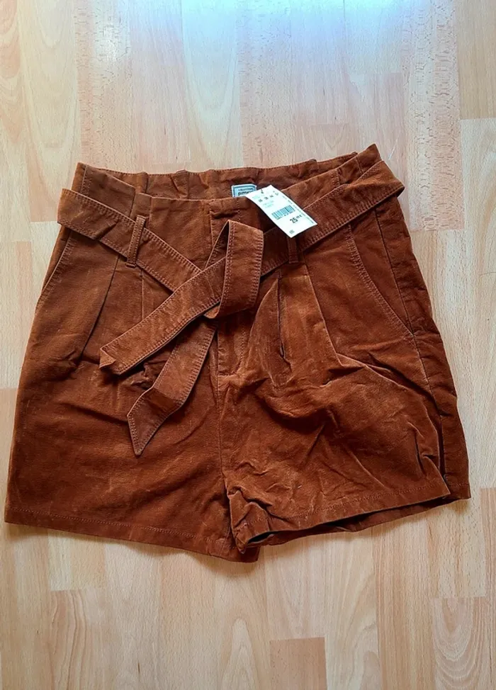 Short en daim marron taille 40 neuf
