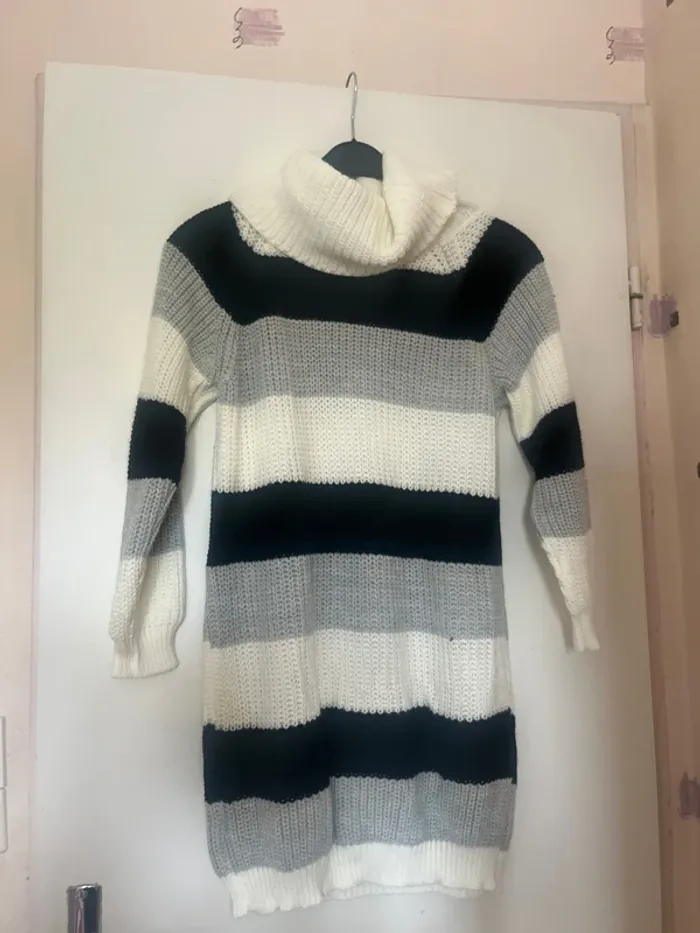 Robe pull blanche noire grise