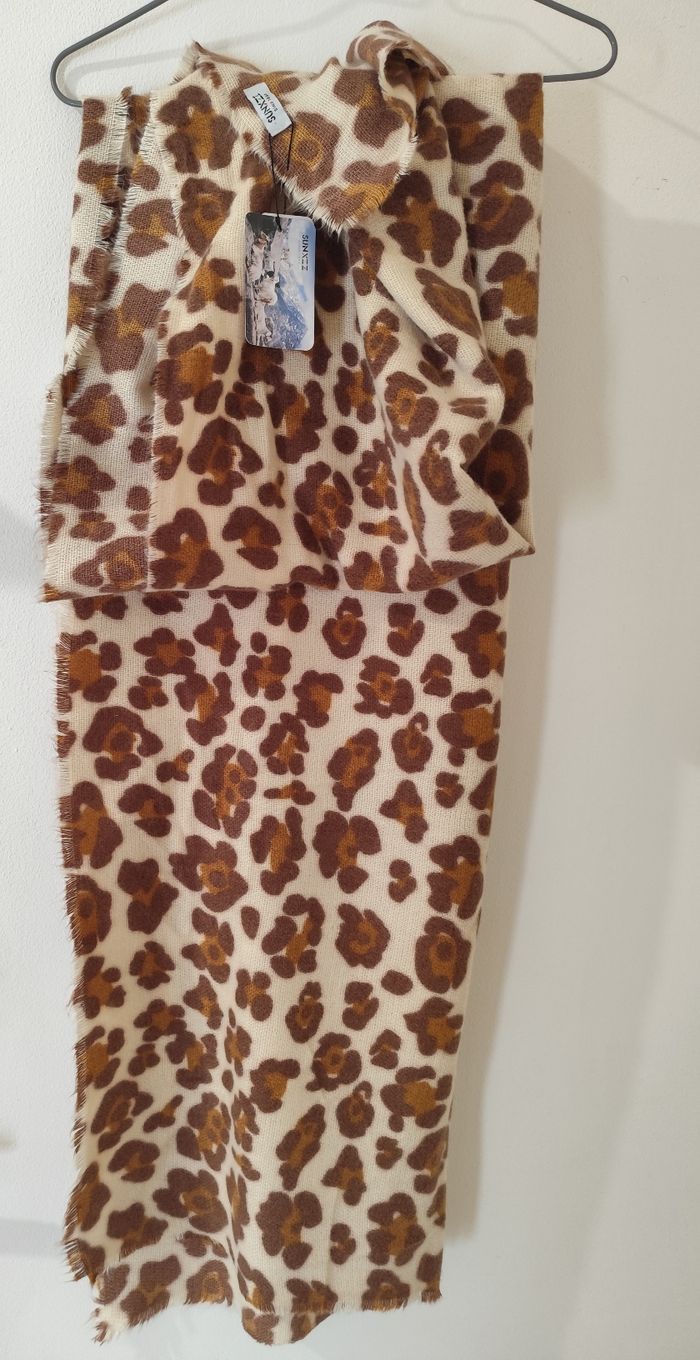 Écharpe chaude neuve - photo numéro 3