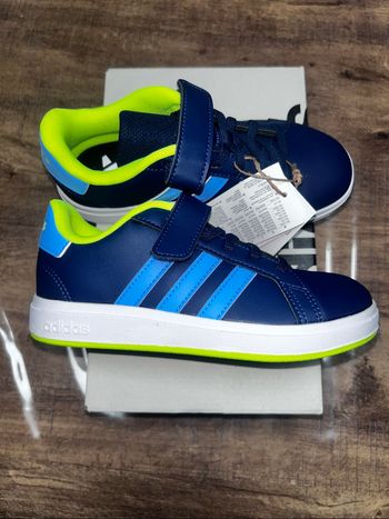 Baskets adidas neuf