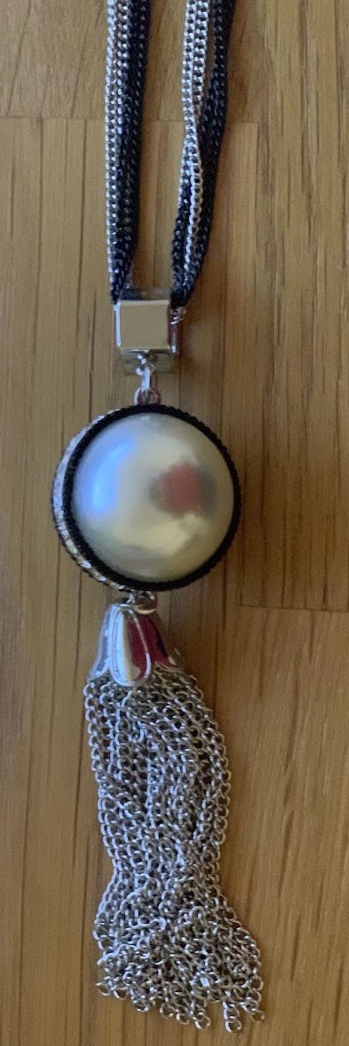 Collier long avec une fausse grosse perle - photo numéro 3