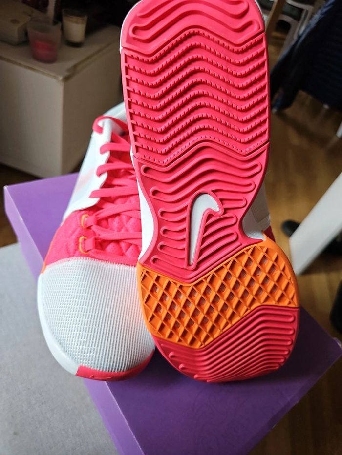 🔥Lebron Witness VIII Dunkin Donuts T.44.5🏀🔥 - photo numéro 9