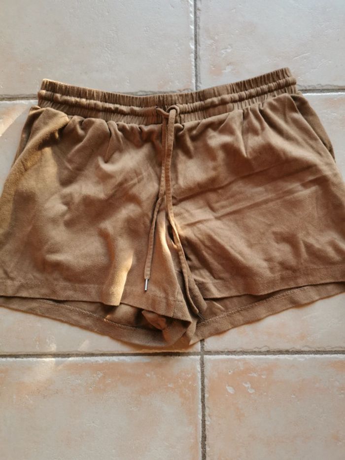 Short en suédine