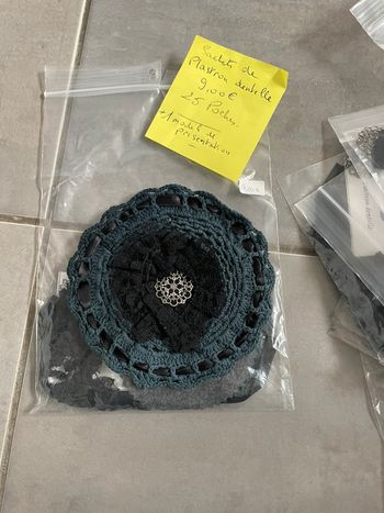 Gros lot de 26 plastrons dentelles neuf