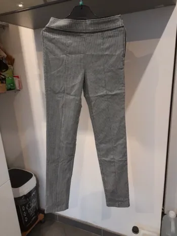 Pantalon motif pied de poule taille 34.camaieu