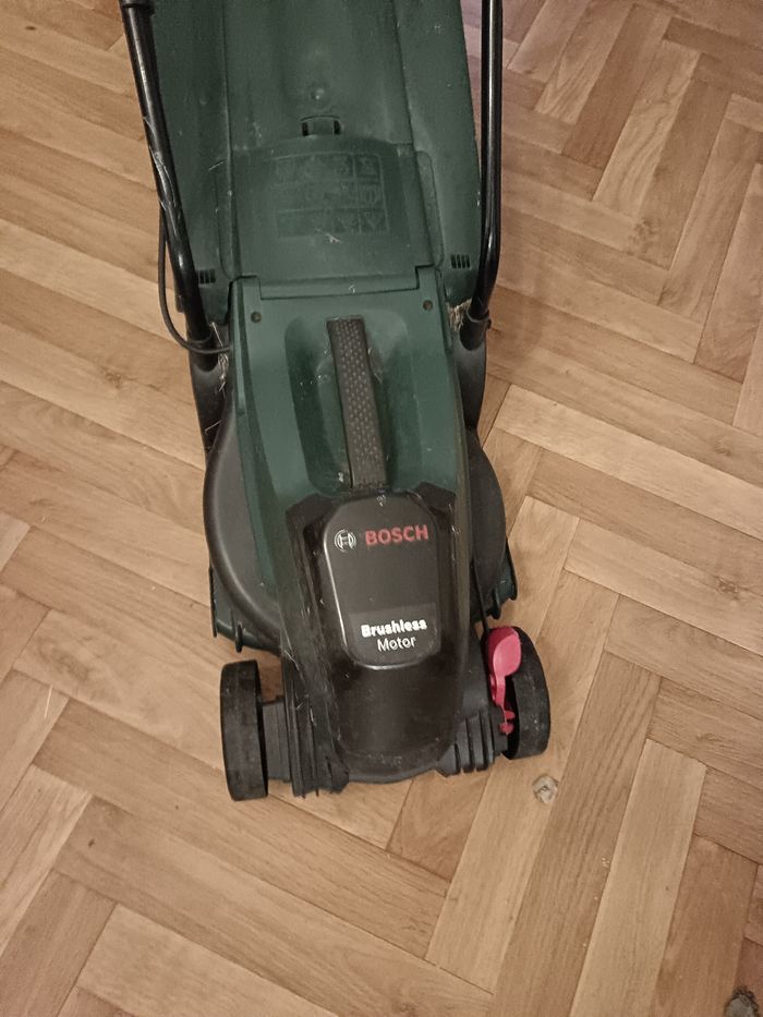 Bosch Tondeuse CityMower 18V-32-300 + batterie - 06008B9A07 - photo numéro 2