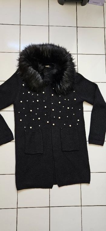 long gilet à perles et col