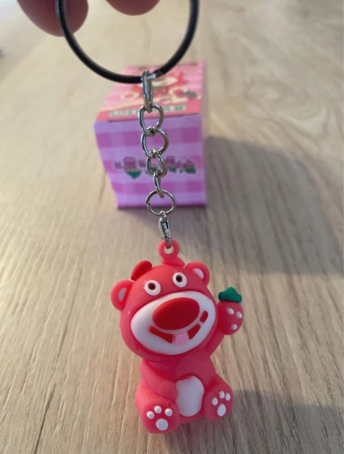 Magnifique porte clé neuf ours Lotso Toy Story - photo numéro 2