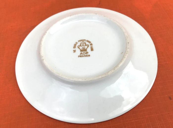 Tasse / Soucoupe à café ancienne Véritable Porcelaine de Luxe Royal ADP France - photo numéro 3
