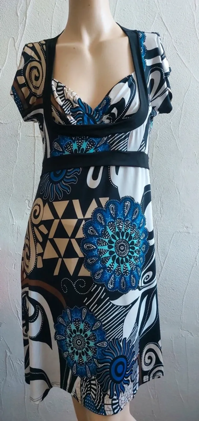 Robe légère imprimé graphique décolleté drapé – Taille 2