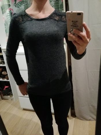 Haut manches longues gris chiné et dentelle noire Pimkie