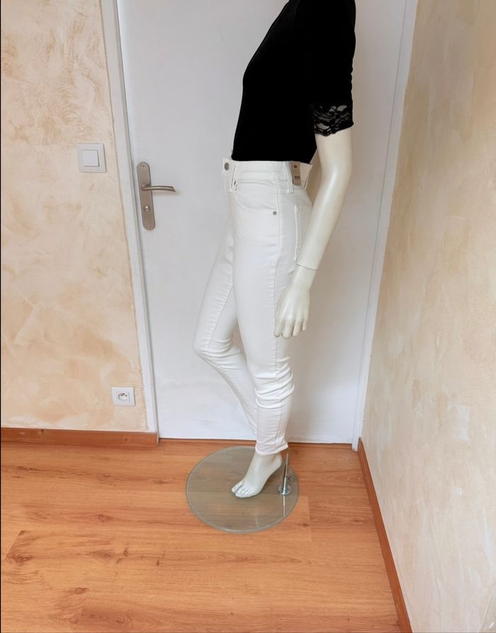 Jean Levi’s 721 High-Rise Skinny – Taille 27/32 – blanc crème – Neuf avec étiquette - photo numéro 2