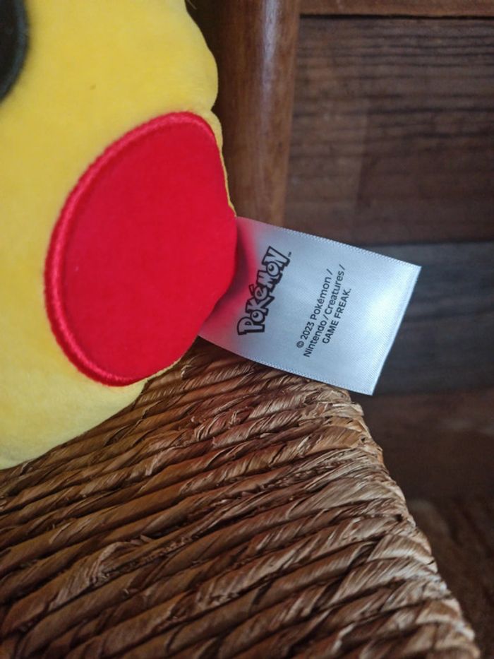 Peluche coussin pokemon Pikachu tbe - photo numéro 3