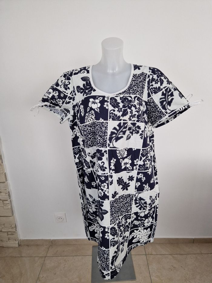 Robe polynésienne bleu marine et blanc