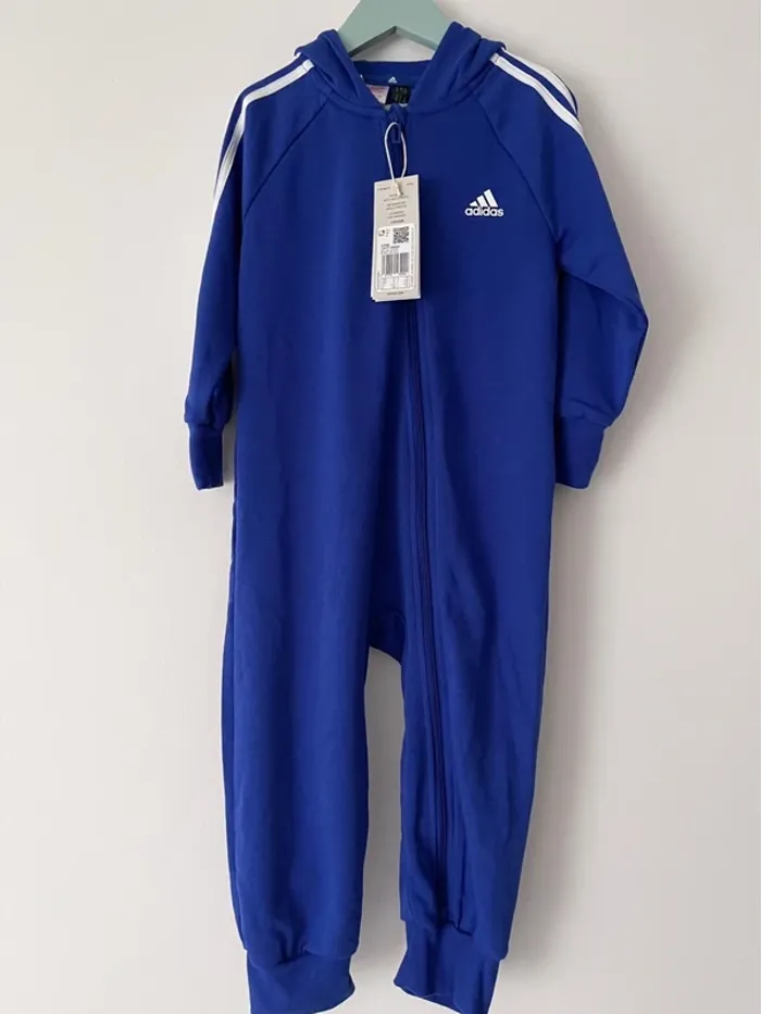 Combinaison / grenouillère adidas bleue avec bandes blanches taille 3-4 ans