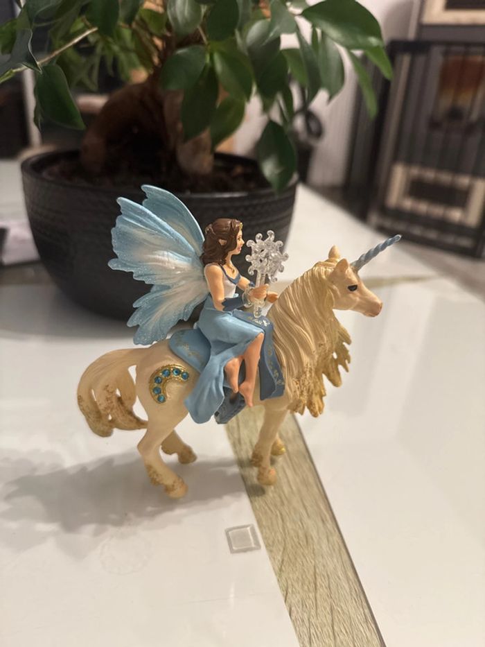 Fée Eyela et sa licorne princesse TBE neuf - photo numéro 2