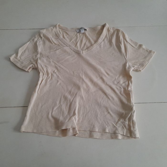 Tee shirt beige col V - photo numéro 2