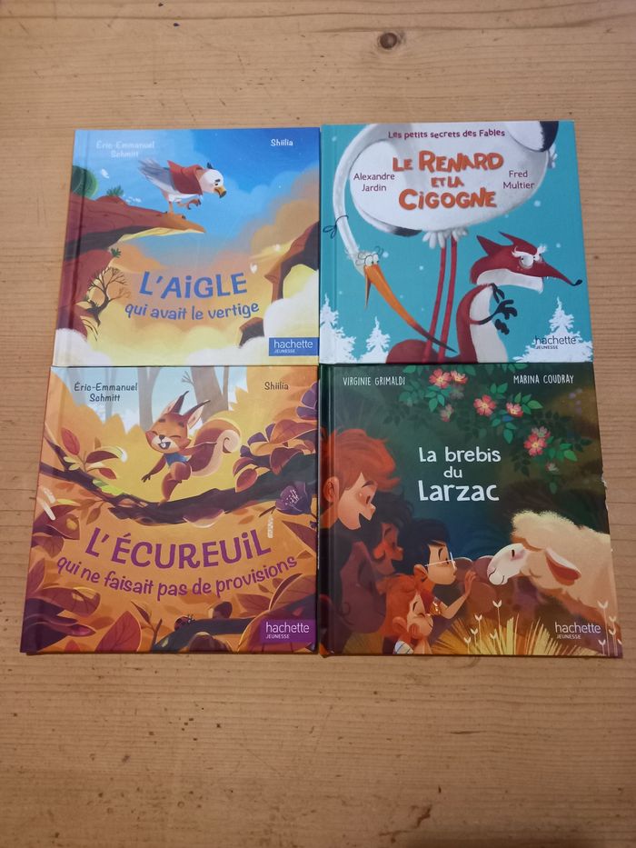 Lot de quatres petits livres pour enfants