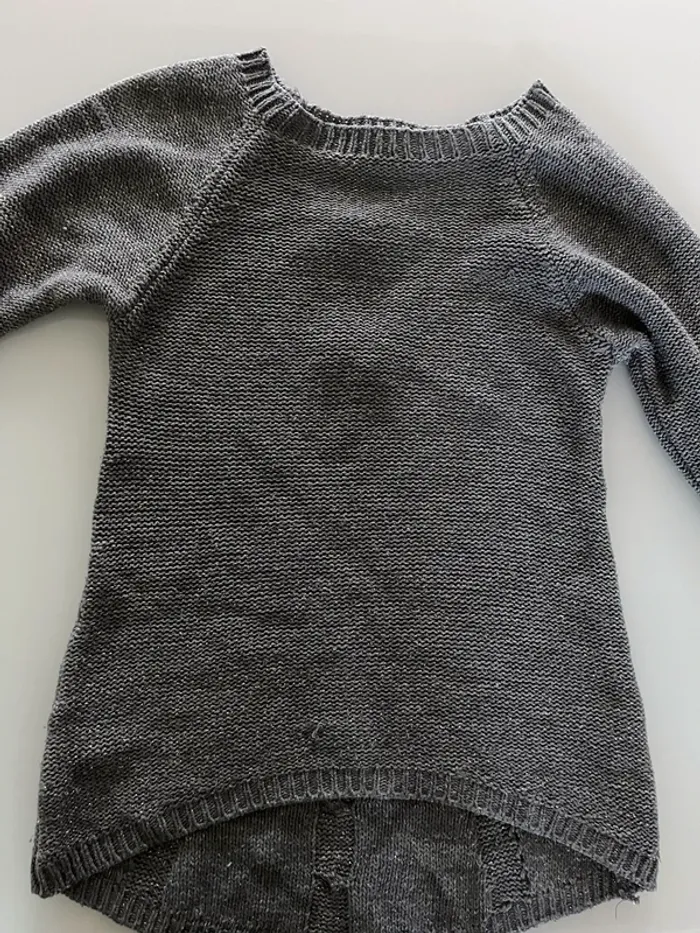 Pull avec noeuds au dos