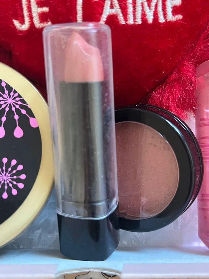 Coffret beauté soin & maquillage NEUF – Idée cadeau - photo numéro 3