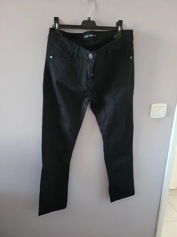 Jean court taille 38 Basic One