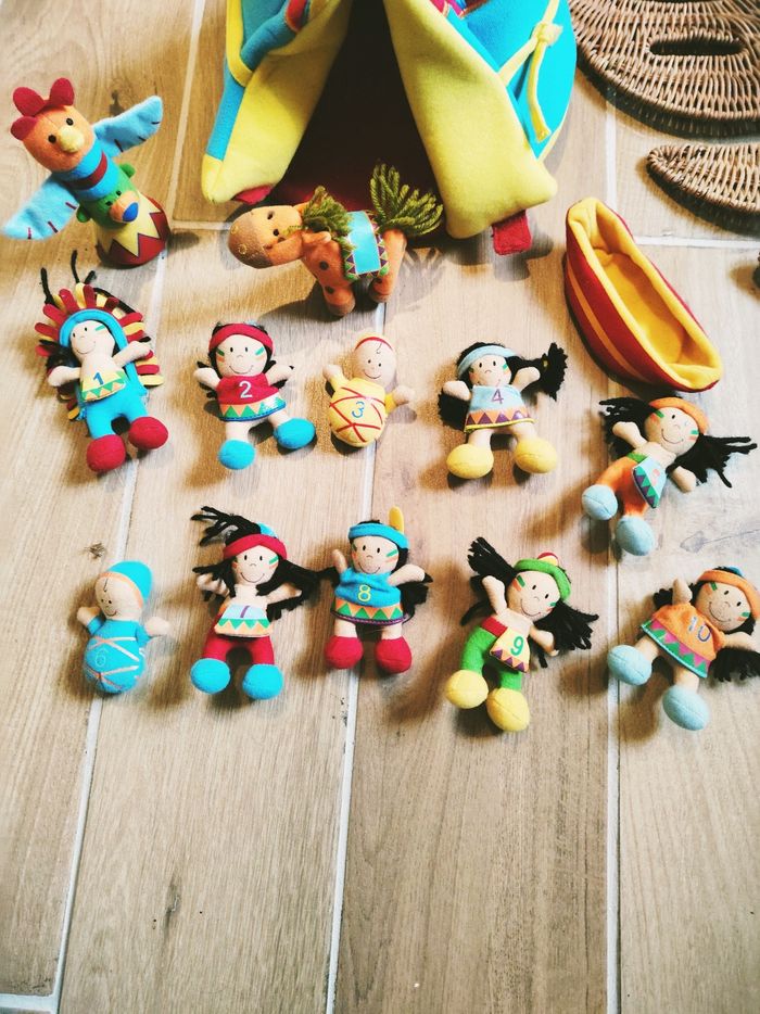 🏹Tipi et personnages/figurines Indiens numérotés en peluche marque Lilliputiens - photo numéro 2