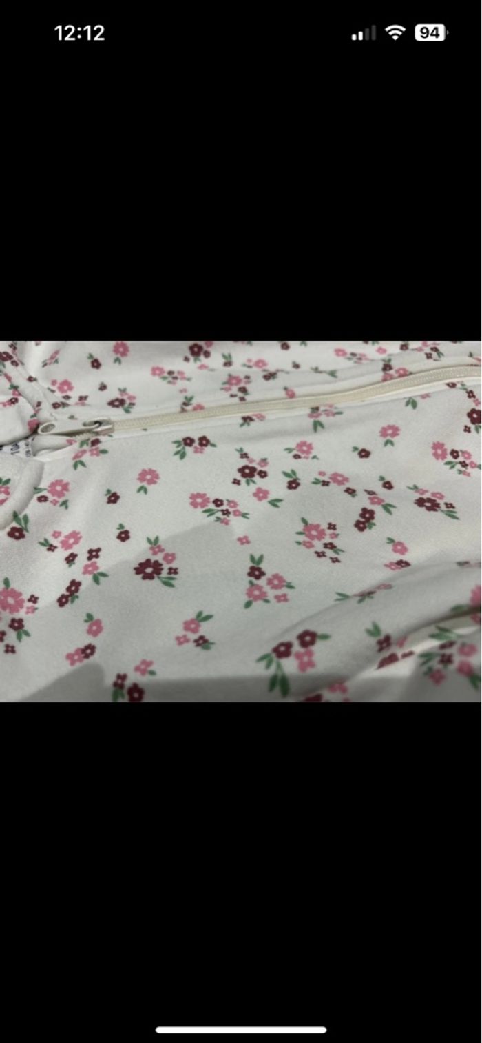 Veste à zip et à capuche blanche motifs fleurs roses 10 ans