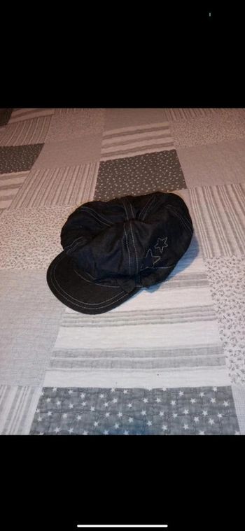 Casquette fille taille 53 cm en excellent état, peu porté.