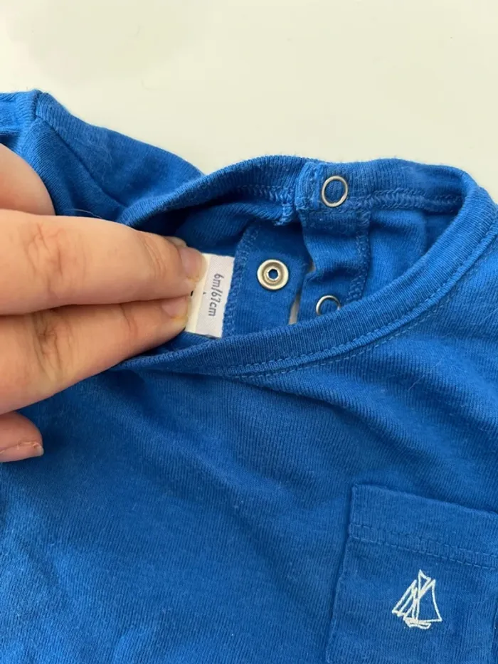 Ensemble Petit Bateau bleu – 6 mois (t-shirt + short) - photo numéro 2