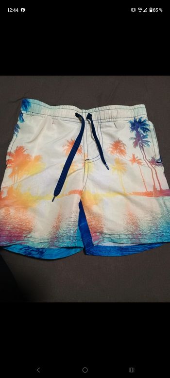 Short de bain taille 4 ans 