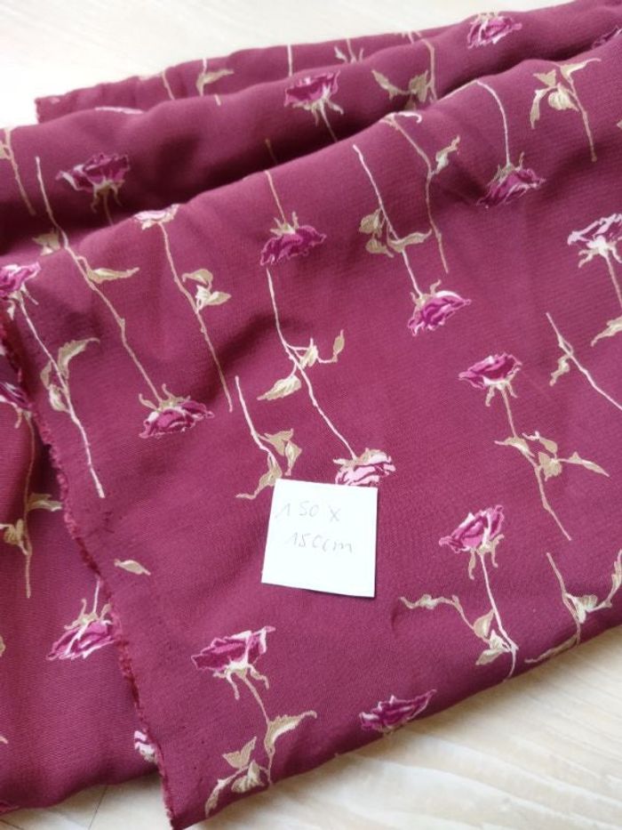 Coupon de tissu vintage à fleur rose