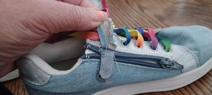 Très belle baskets fille Pointure 34 lisez bien l'annonce surtout - photo numéro 8