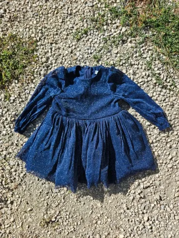 Vend robe bleu paillette 9 mois