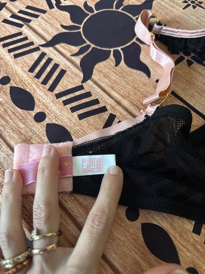 Soutien gorge noir et rose grande taille - photo numéro 10