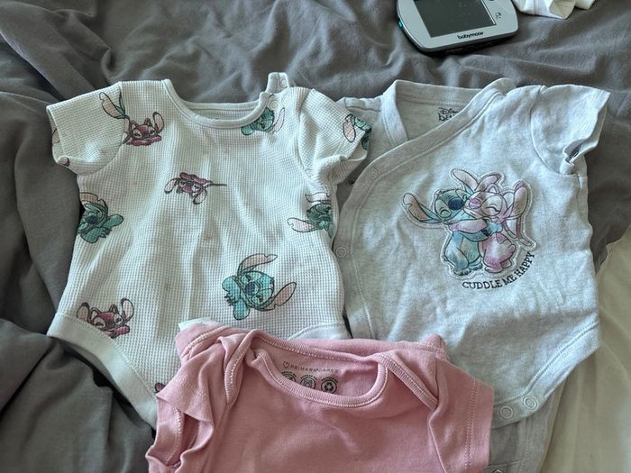 Lot de 3 bodies ( stitch) 3/6 mois