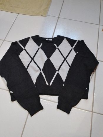 Pull fille noir et blanc à carreaux