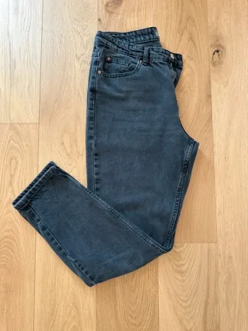 Jean noir taille 40 pour femme