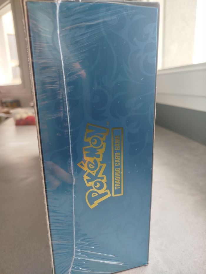 Pokémon - Coffret UPC Ultra Premium Dracaufeu - photo numéro 4