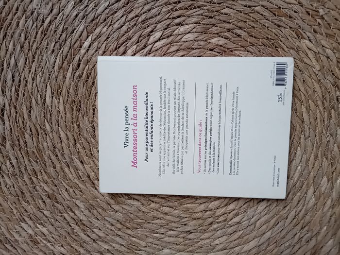 Livre Vivre la pensée montessori à la maison - photo numéro 2