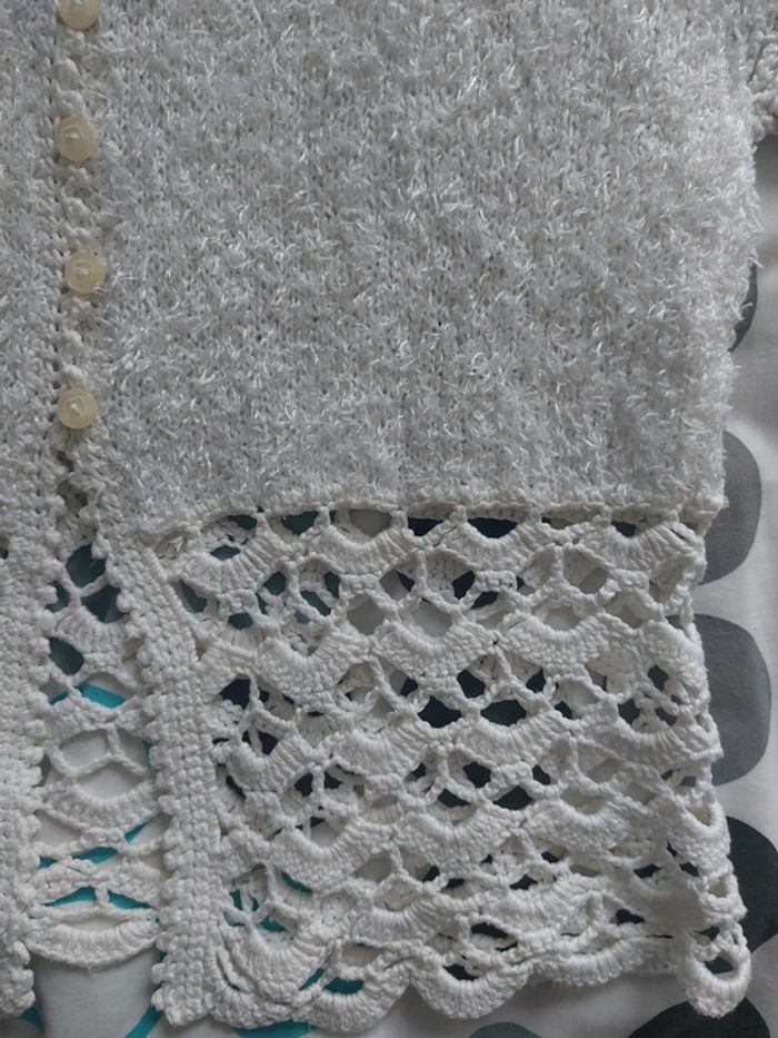Top au crochet modèle unique - photo numéro 2